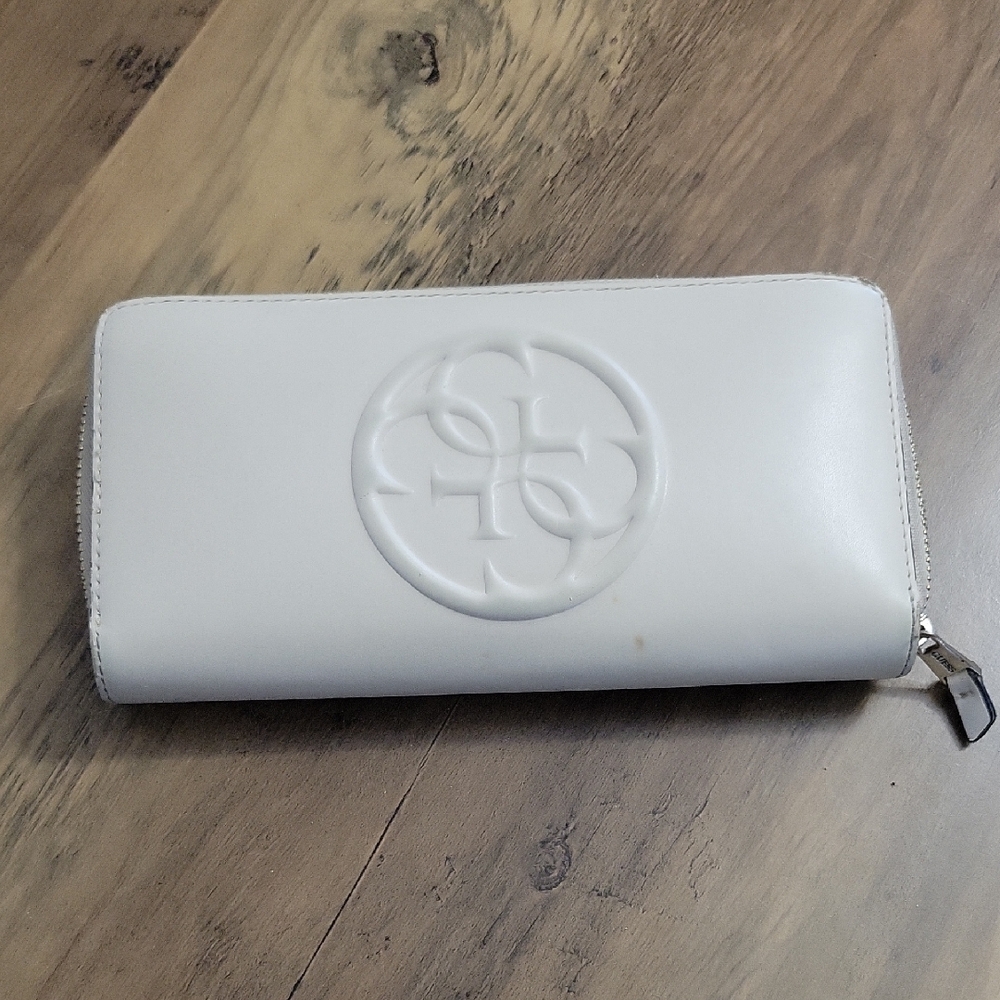 Guess White Leather Wallet with Embossed Logo